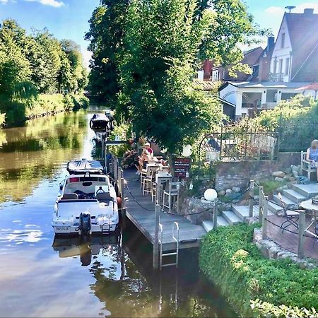 Gaestehaus Kajuete Direkt Am Wasser Friedrichstadt Dış mekan fotoğraf