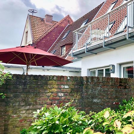 Gaestehaus Kajuete Direkt Am Wasser Friedrichstadt Dış mekan fotoğraf