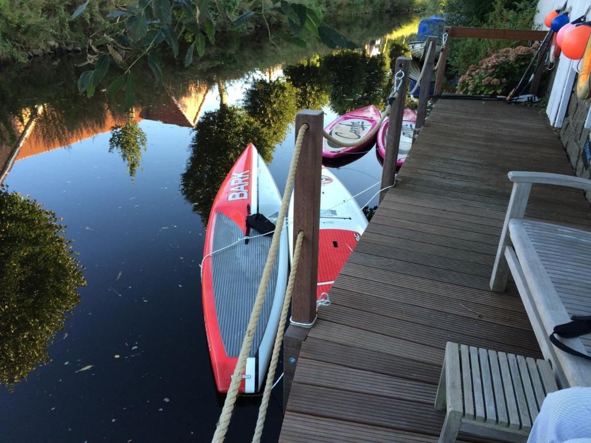 Gaestehaus Kajuete Direkt Am Wasser Friedrichstadt Dış mekan fotoğraf