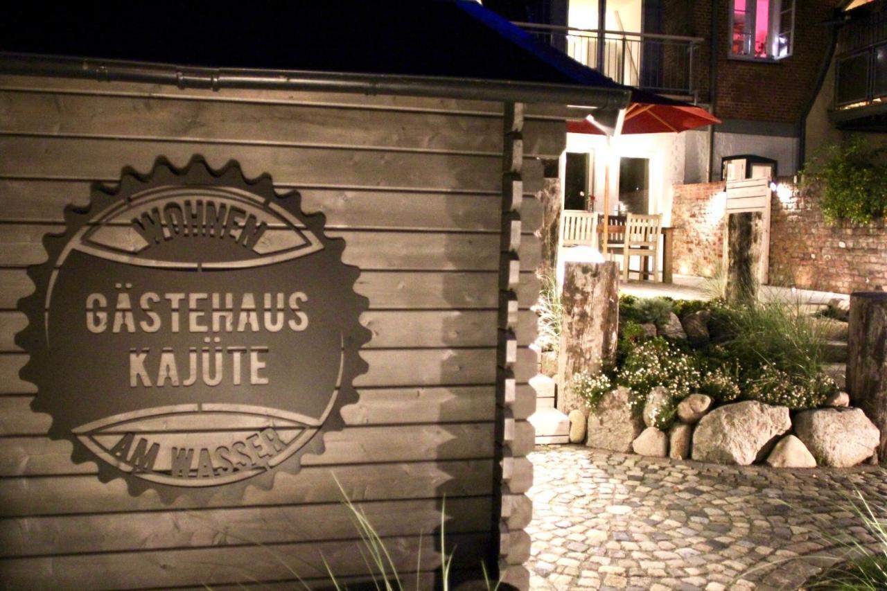 Gaestehaus Kajuete Direkt Am Wasser Friedrichstadt Dış mekan fotoğraf