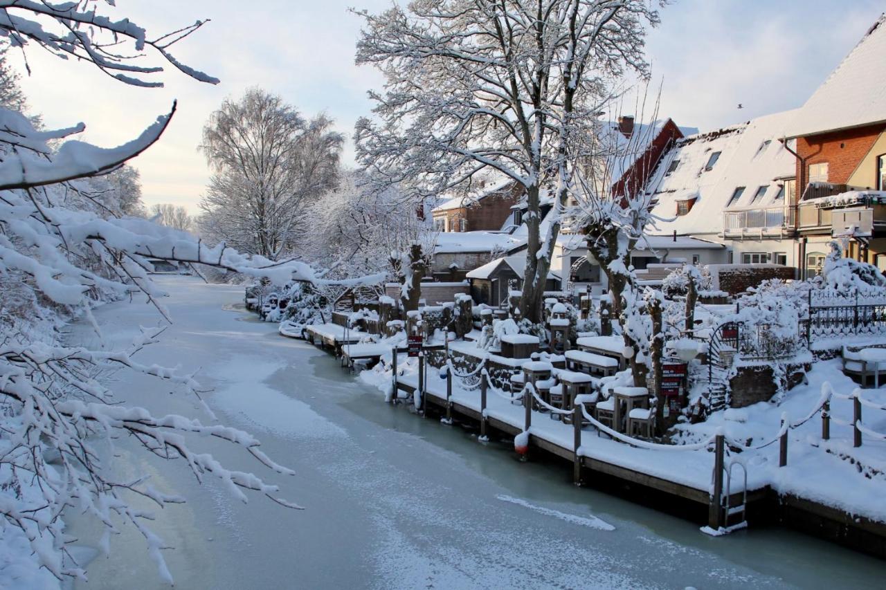 Gaestehaus Kajuete Direkt Am Wasser Friedrichstadt Dış mekan fotoğraf