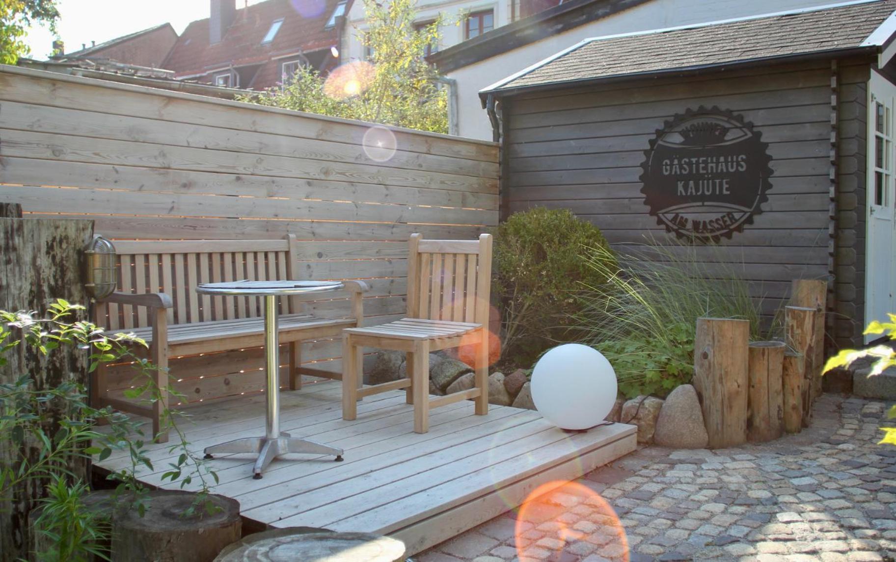 Gaestehaus Kajuete Direkt Am Wasser Friedrichstadt Dış mekan fotoğraf