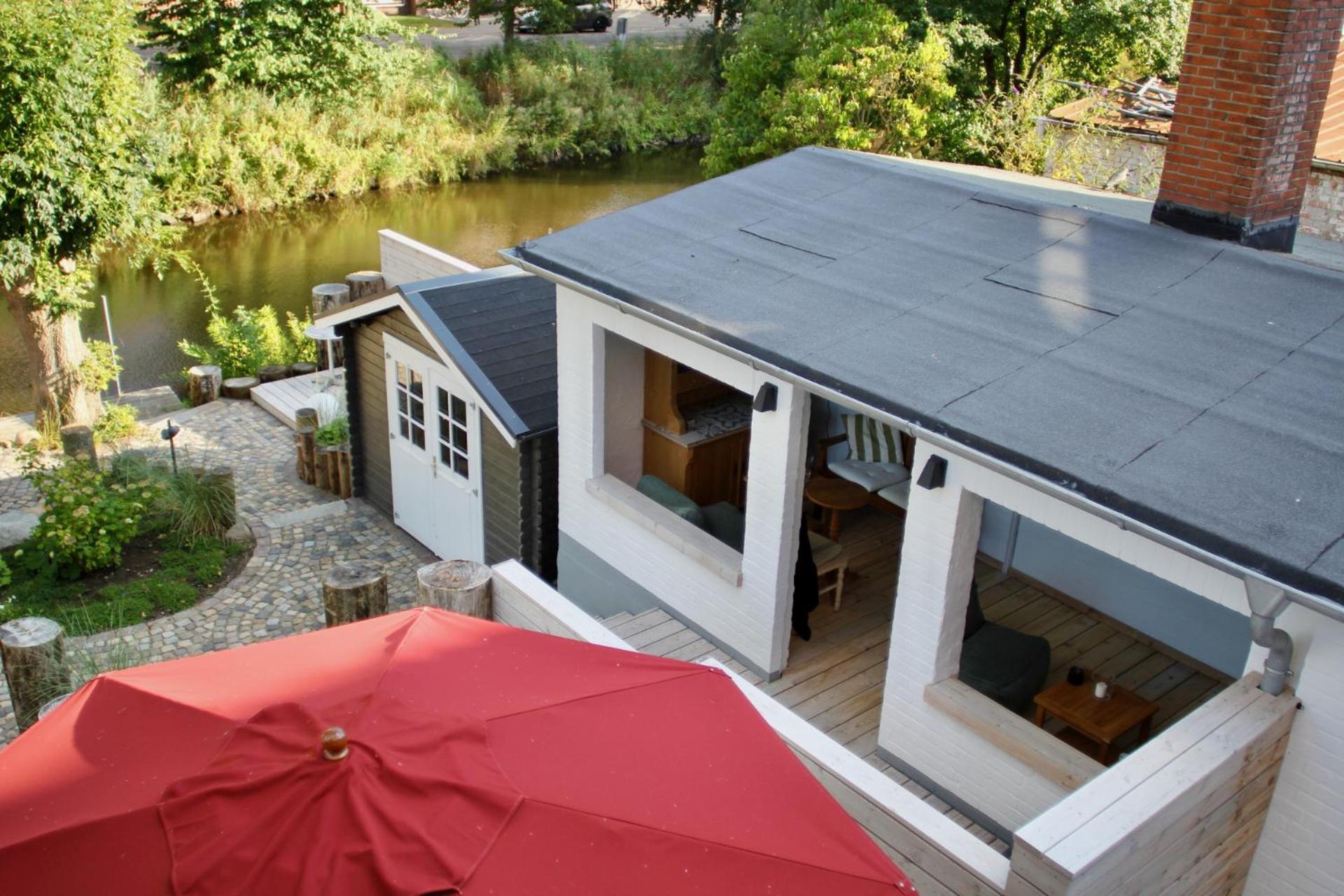 Gaestehaus Kajuete Direkt Am Wasser Friedrichstadt Dış mekan fotoğraf